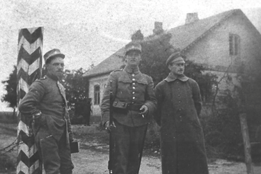 Gendarmes at the border. Photo: Historisk Arkiv for Seem.